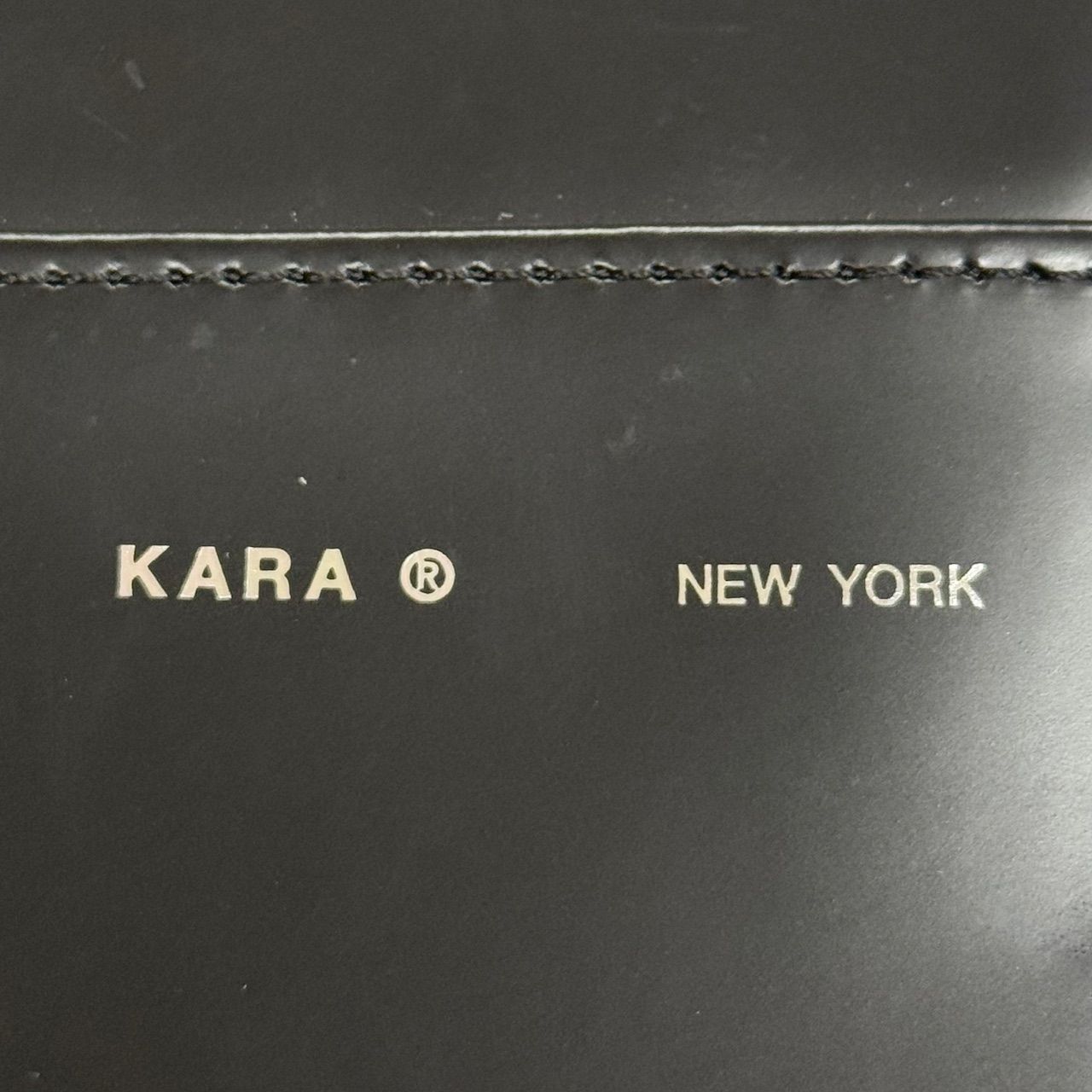 KARA チェーン レザー ショルダー カメラバッグ カラ 81182A1 - メルカリ