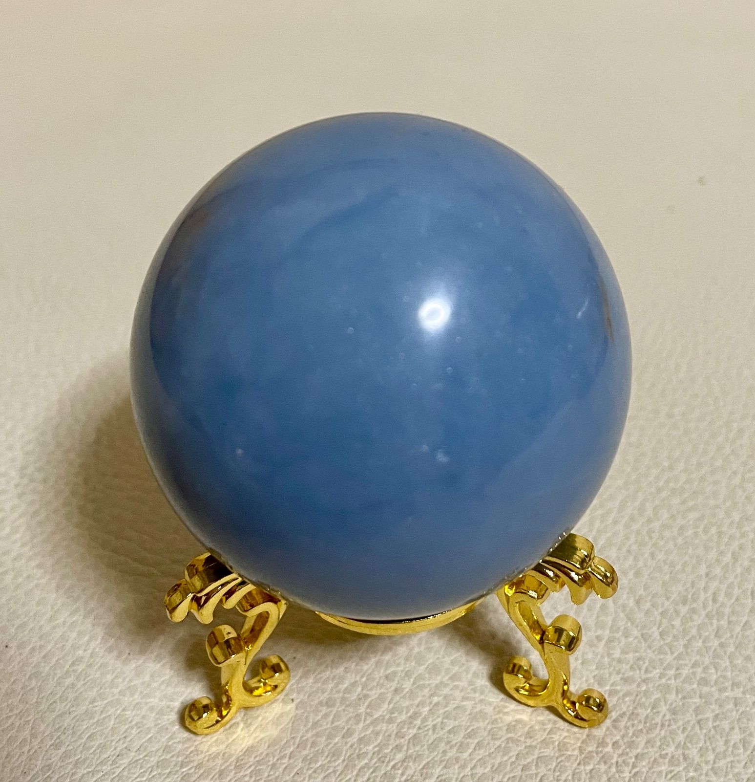 エンジェライト 天然石スフィア 玉サイズ約5cm 丸玉 置物 ラッキー 魔除 お守 硬石膏 幸運 パワーストーン 置物インテリア 風水晶