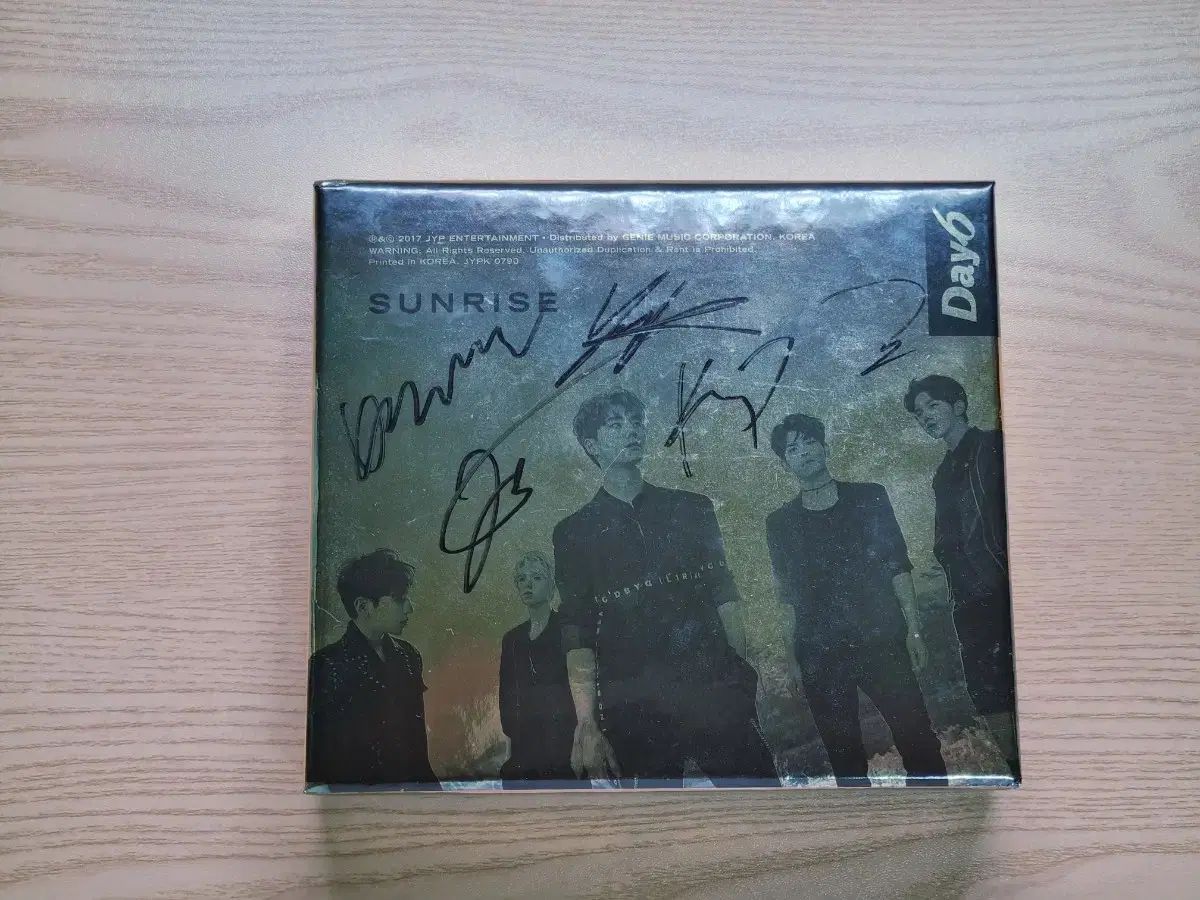 day6 サイン入りCD DAY6(デイシックス) アルバム サイン入り - メルカリ