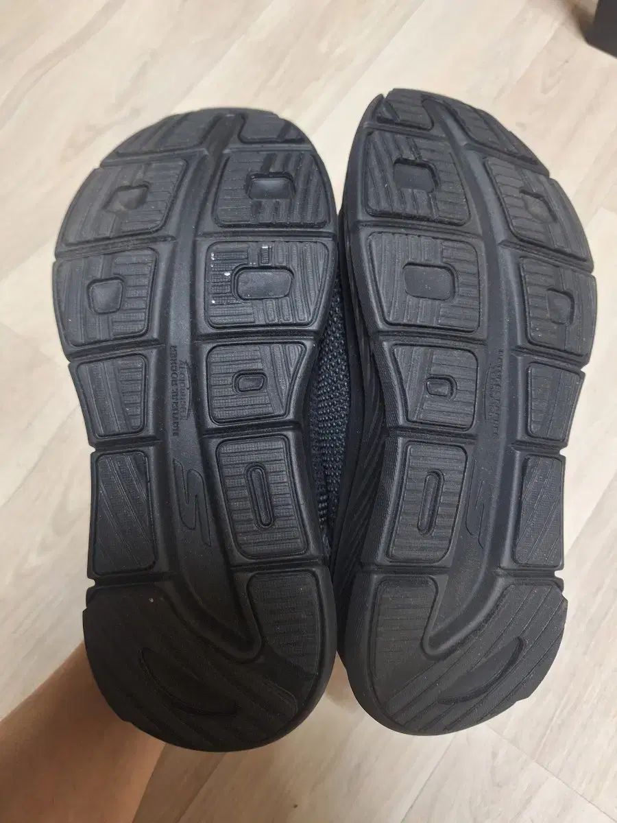 スケッチャーズ