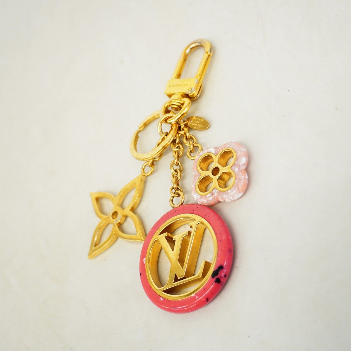 最高級ルイヴィトンスーパーコピー ルイヴィトンキーホルダーコピー キーホルダー･LV シグネチャー チェーン M00927 シルバー