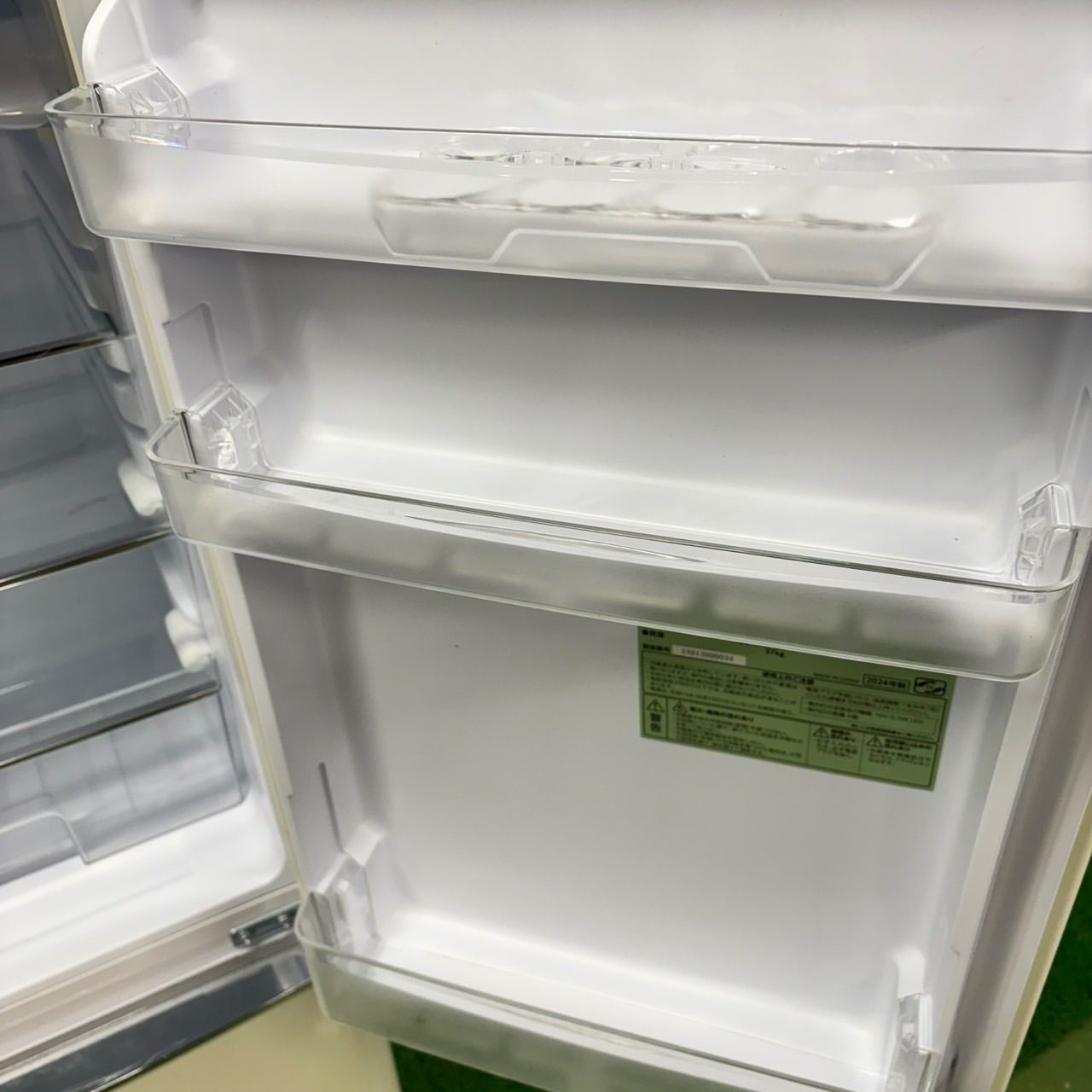 662 送料設置無料 最新 2024年製 レトロデザイン 冷蔵庫 130L