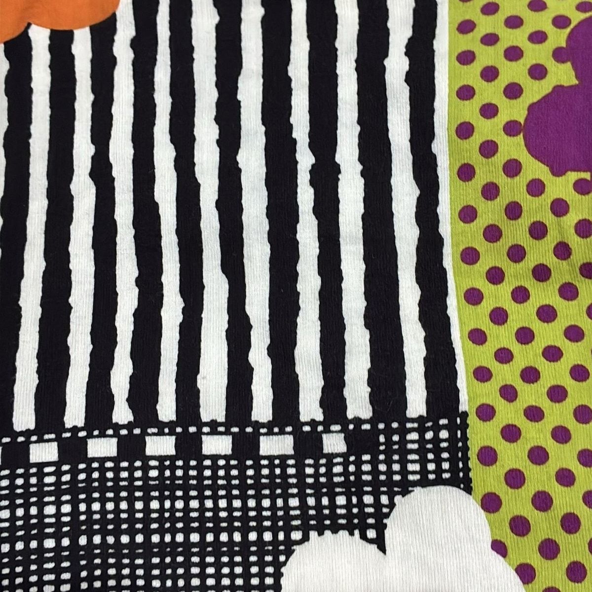 - グレーベージュ×黒×マルチ