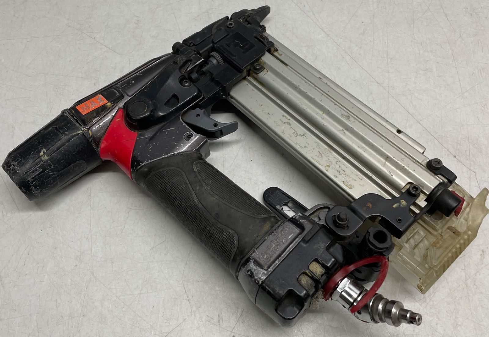 MAX 高圧 スーパーフィニッシュネイラ 55mm HA-55SF2 D エアネイラ 本体のみ コンプレッサーに繋いで 済み 使用感キズ汚れ多め エア漏れなし 工具 マックス 25102401