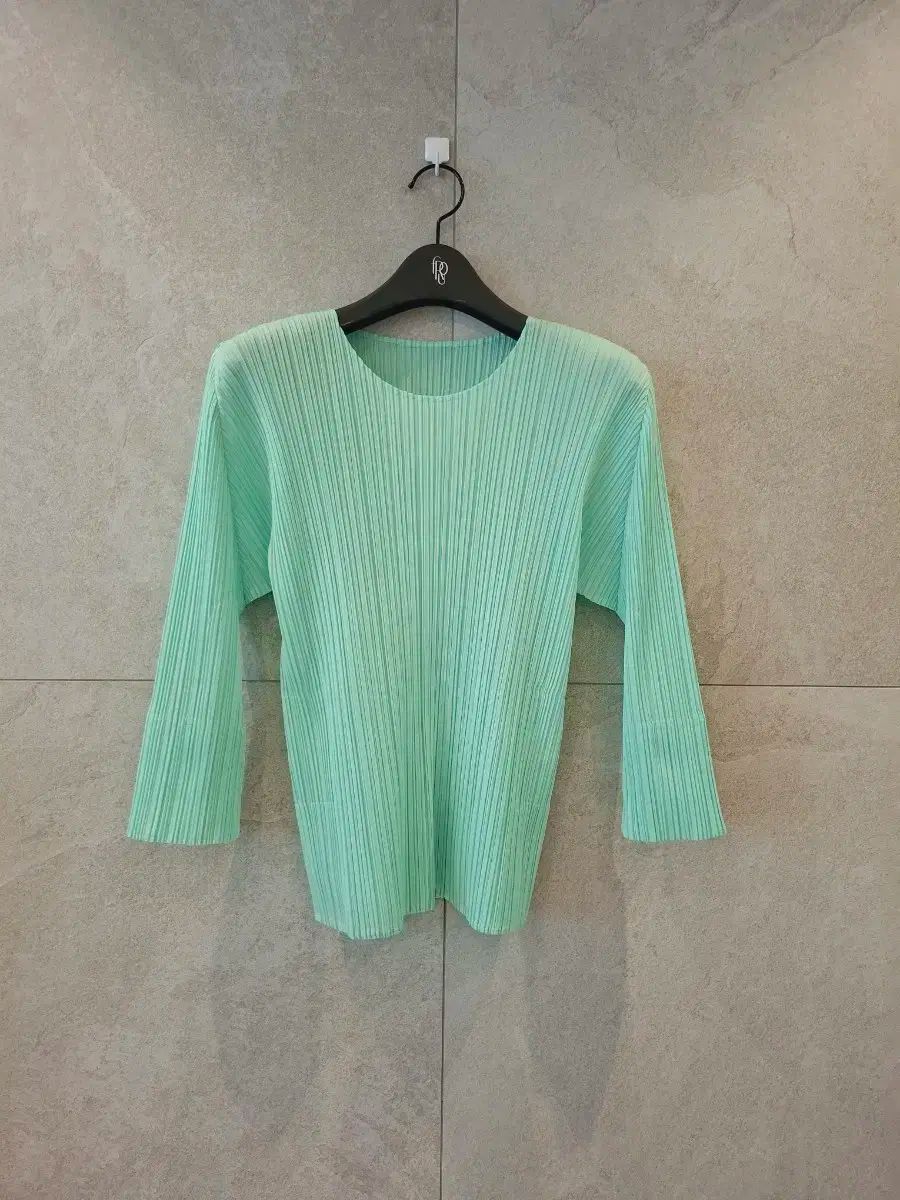 プリーツプリーズ　イッセイミヤケ　プリーツトップス　ミントグリーン　日本製　3 PLEATS PLEASE(プリーツプリーズ) 23 年 ミントグリーン