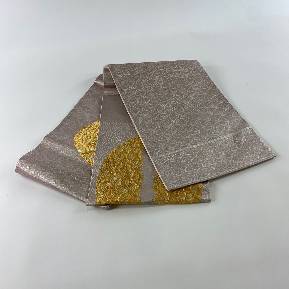 袋帯 秀品 関西仕立て 葡萄 箔 金彩 銀色 お太鼓柄 正絹 中古 袋帯・幾何学