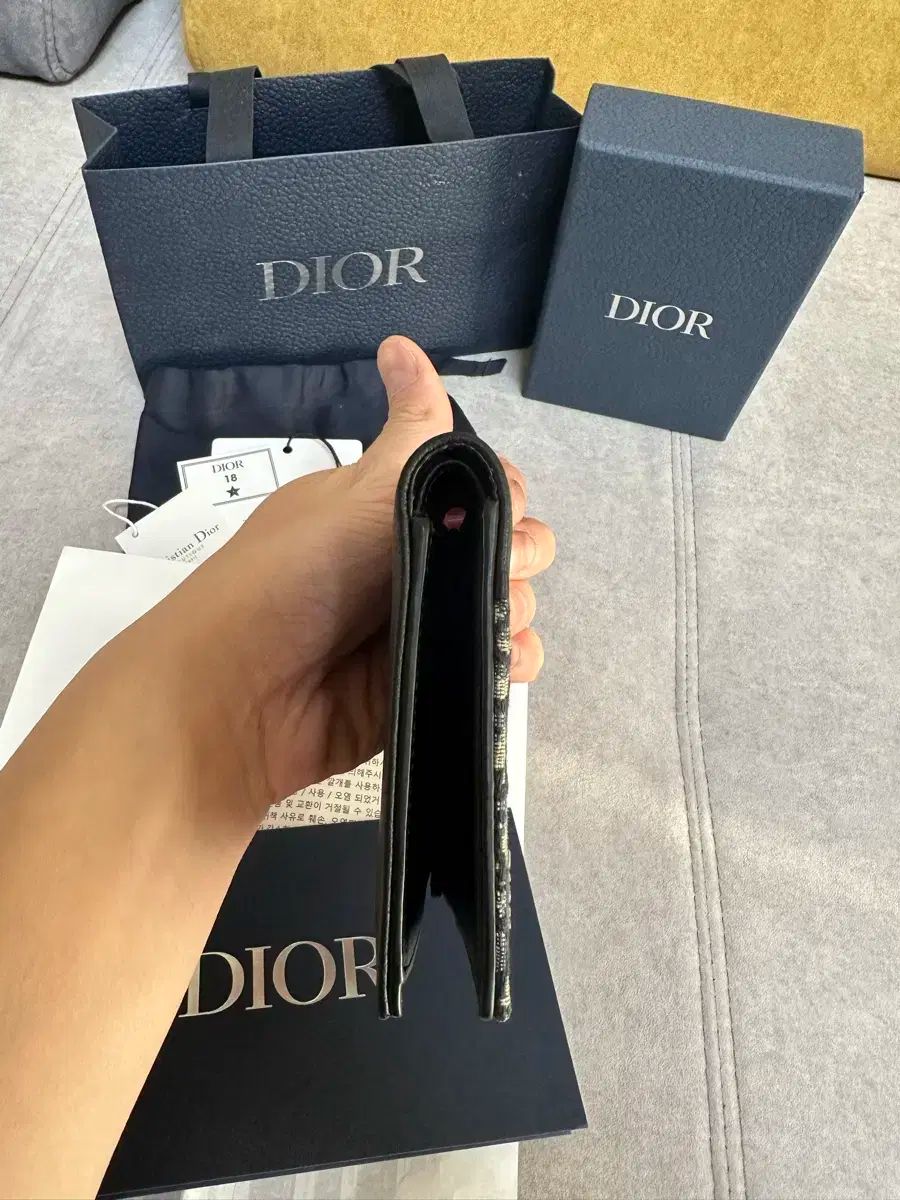Dior SADDLE(ディオール サドル) 折りたたみ財布(レディース Dior SADDLE(ディオール サドル) 折りたたみ財布(レディース