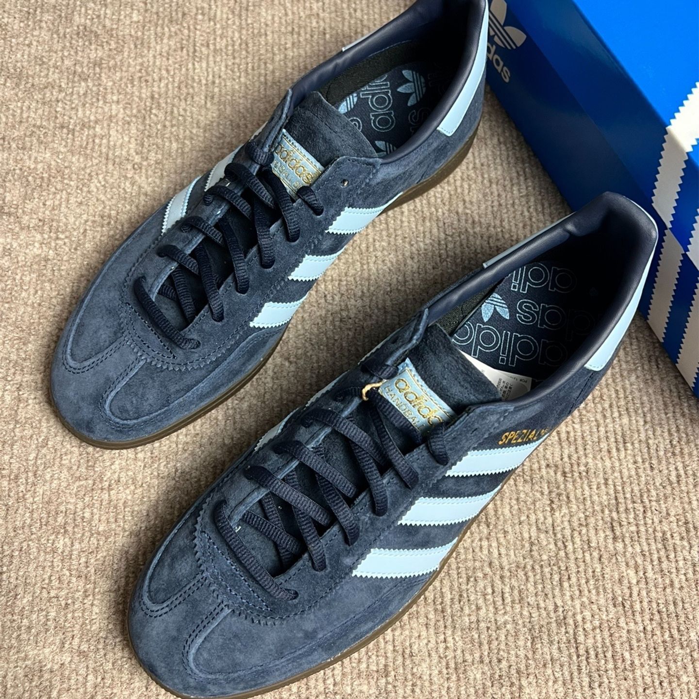 新品未使用 adidas スニーカー スペツィアル SPEZIALカレッジネイビー/クリアスカイ"スニーカー