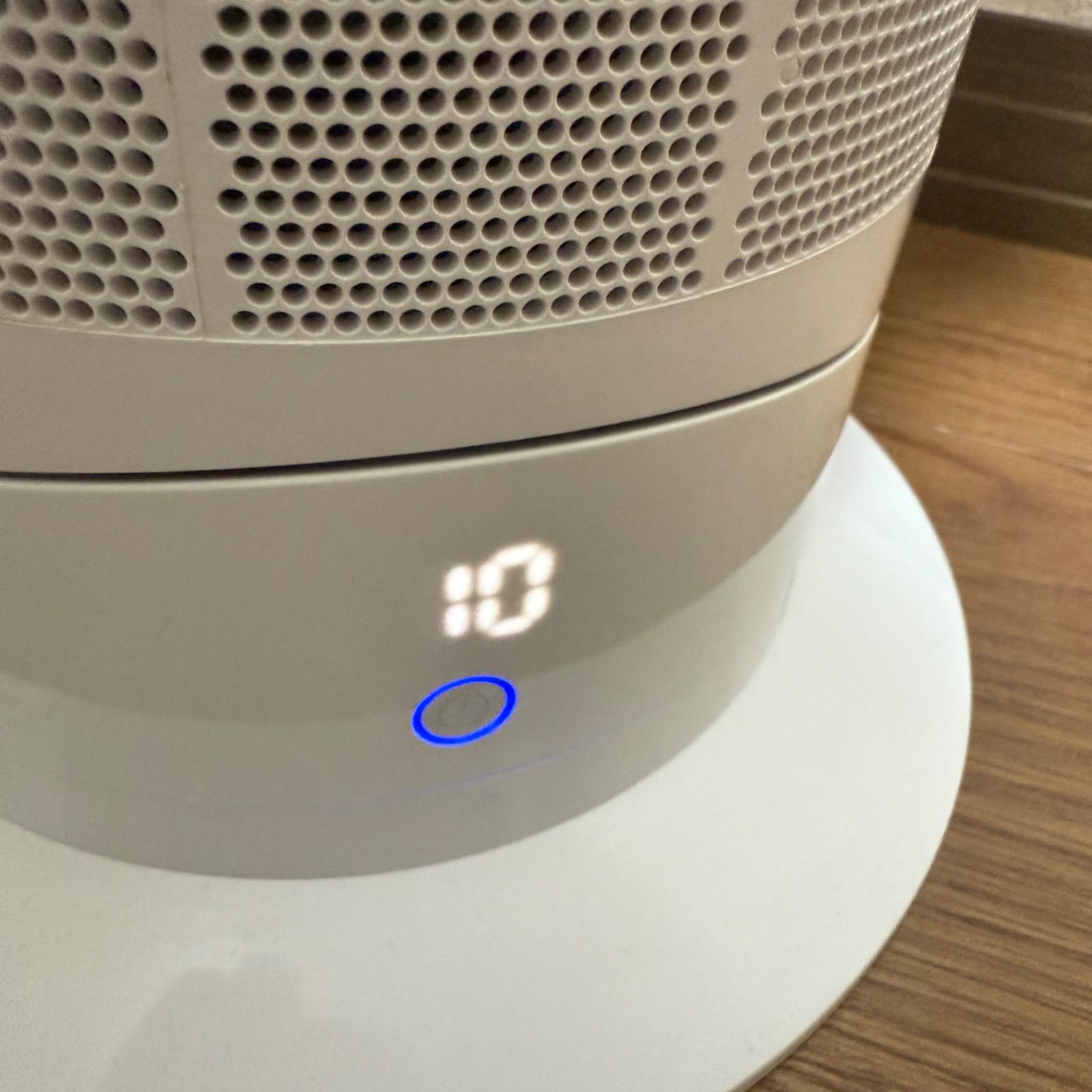 Dyson AM09 Hot + Cool ファンヒーター（ホワイト/ニッケル） Amazon.com: Dyson Hot+Cool™ AM09 Jet Focus heater and fan : Home