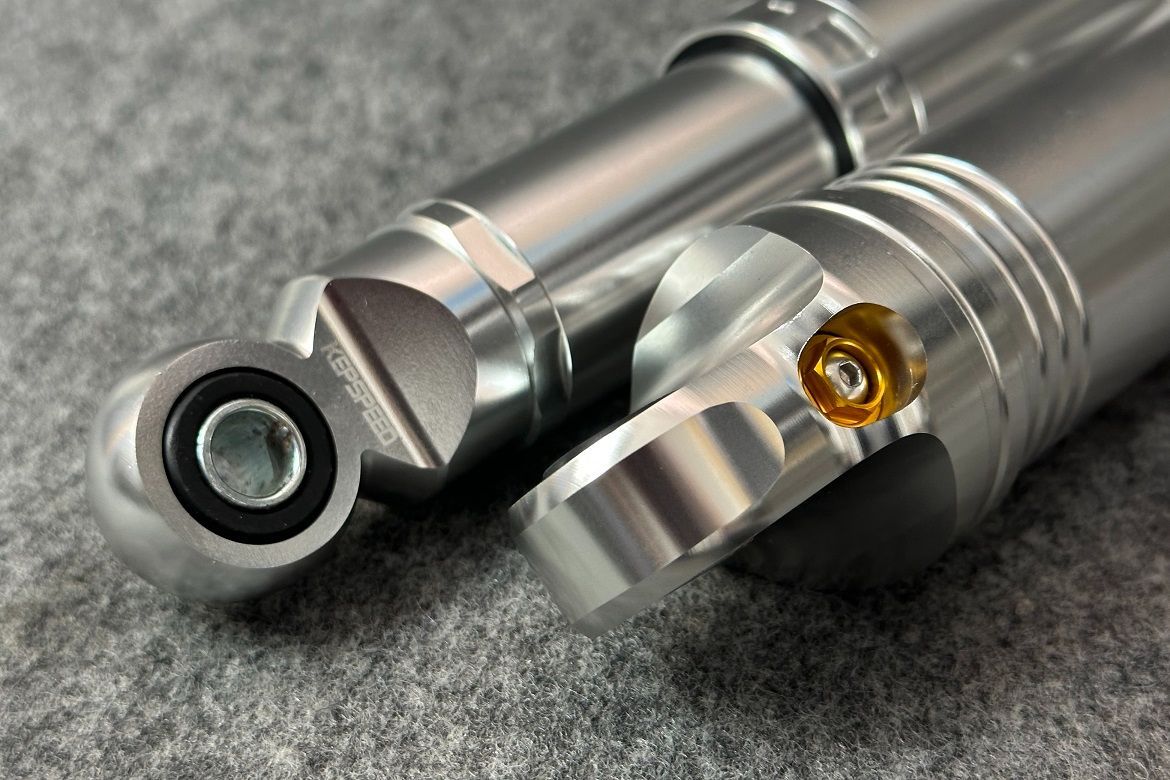 アルミ削り出しフルカバー リアサスペンション