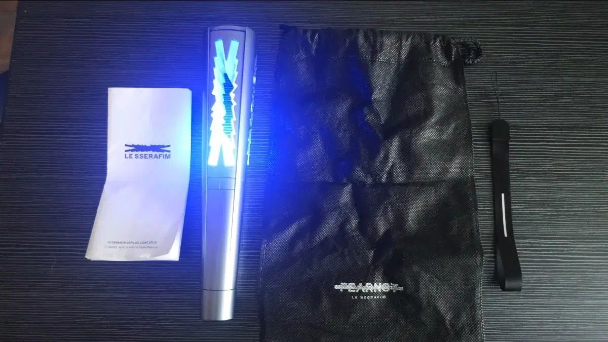 LE SSERAFIM ペンライト 公式 新品2本セット LE SSERAFIM ペンライト