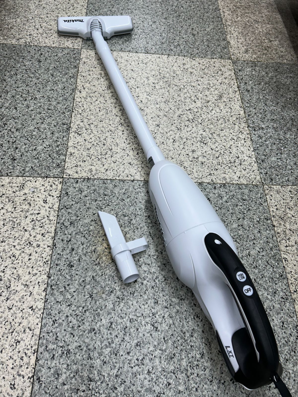 マキタ MAKITA 充電式クリーナ本体 CL181FDZW 18V