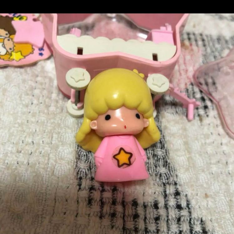 サンリオ　昭和レトロ　1976 キキララのちいさなくるま　星のくるま　ララ　中古 サンリオ 昭和レトロ 1976 キキララのちいさなくるま 星のくるま