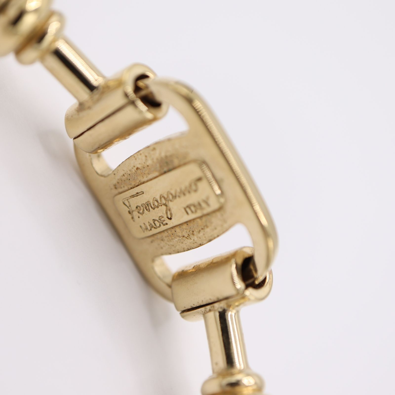 サルヴァトーレ　フェラガモ ブレスレット　ゴールドカラー　アクセサリー Salvatore Ferragamo サルヴァトーレフェラガモ バングル ブレス