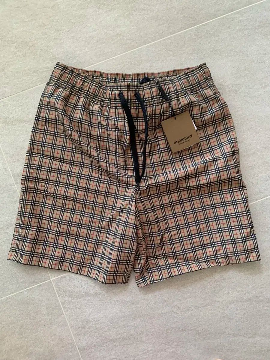 新品 BURBERRY(バーバリー ) キッズ トランク 半ズボン 水着 ショート