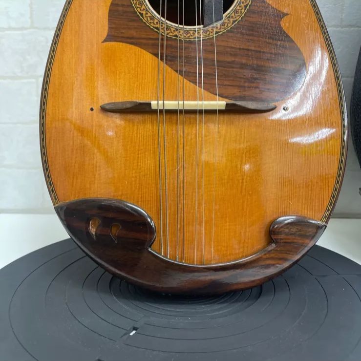 【ハードケース付き】スズキ　マンドリン　M-215 1974年製 マンドリン ブランド名：SUZUKI VIOLIN 型番：M-215 付属品