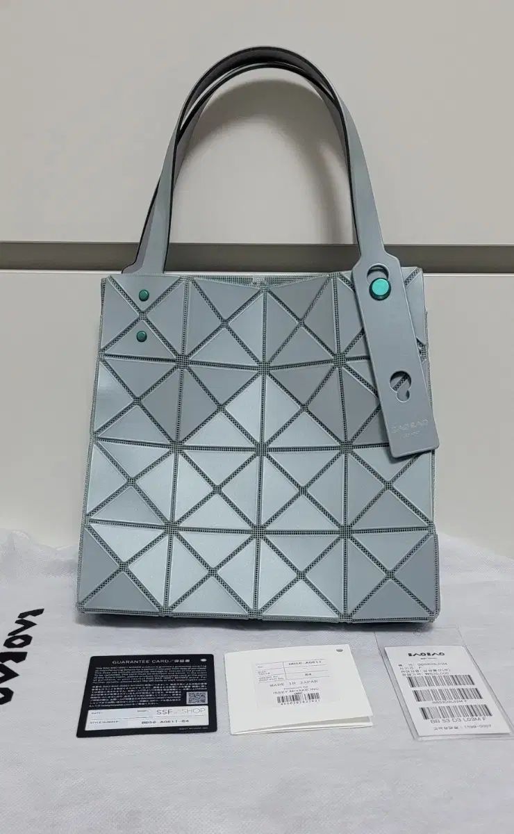 BAO BAO ISSEY MIYAKE バオバオイッセイミヤケ カラット ミディアム