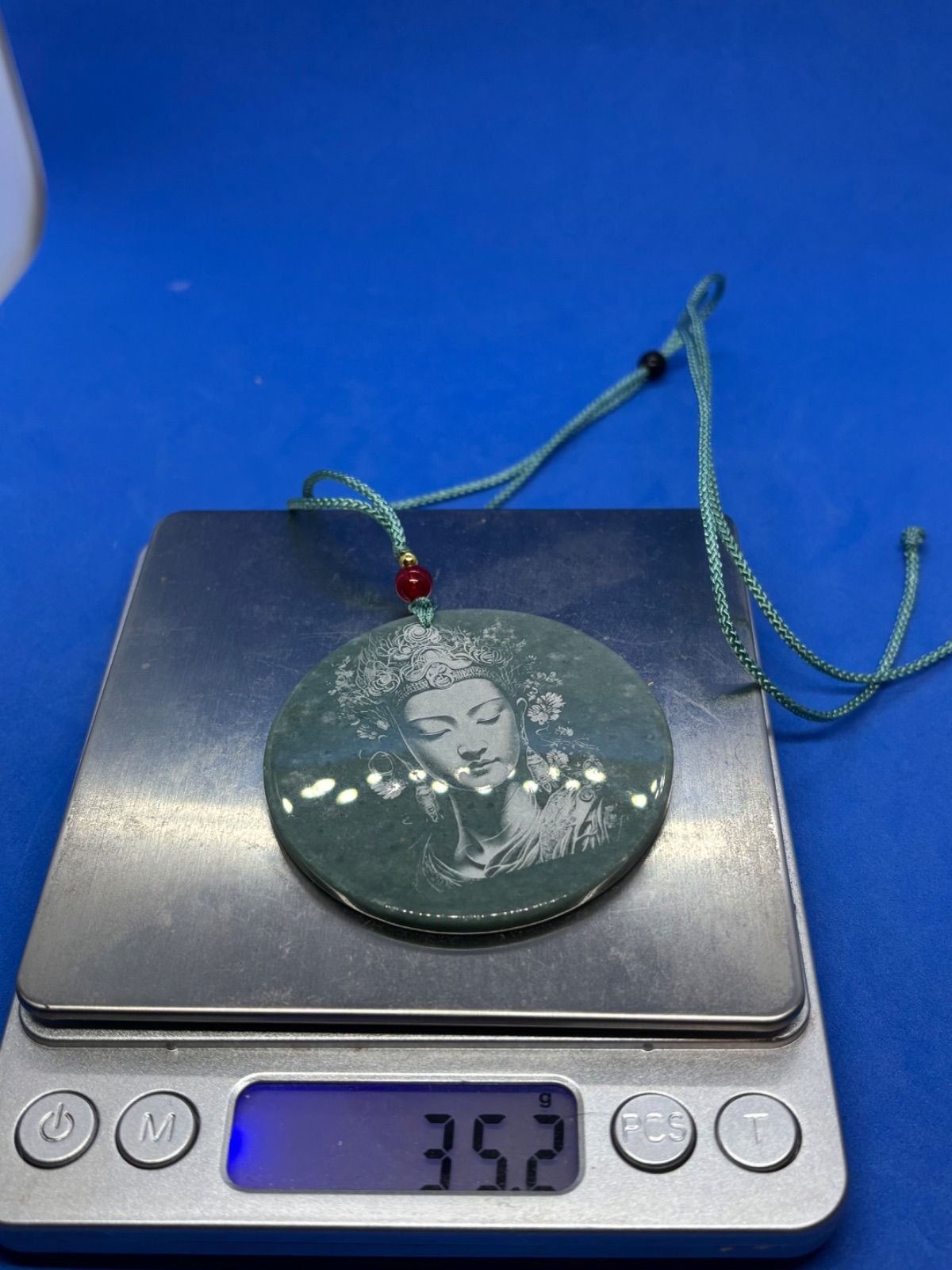 希少品 天然翡翠A貨 観音像 両面彫刻 ペンダント直径58mm鑑定書付き4797 希少品 天然翡翠A貨 観音像 両面彫刻 ペンダント直径58mm鑑定書