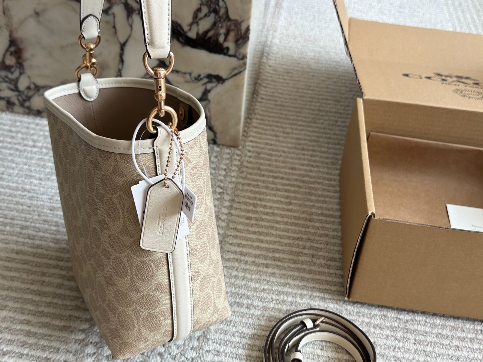 MA　COACH かごバッグ ベージュ COACH（コーチ）の「ローグ 20・クロシェ（かごバッグ）」 - WEAR
