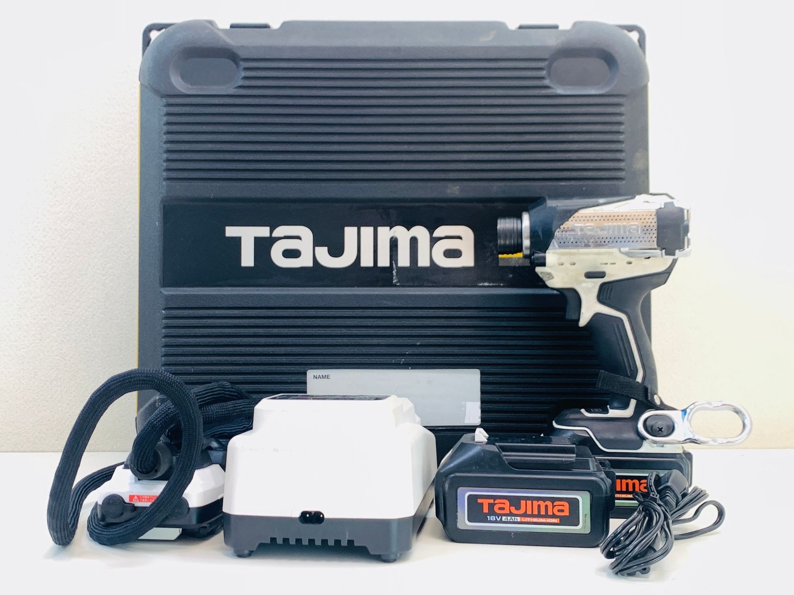 アダプタ付き□タジマ Tajima 18V 太軸 インパクトドライバー PT-A200SET-CP バッテリー2個 充電器付 太軸ソケット専用  足場鳶向け インパクトレンチ 締付 充電式 コードレス - メルカリ