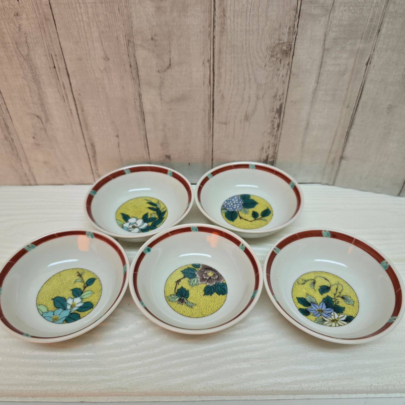 九谷焼　美山窯　小鉢揃　5枚セット　窓絵蛸唐草　色絵　八角鉢　和食器　青手青海波 九谷焼 美山窯 小鉢揃 5枚セット 窓絵蛸唐草 色絵 八角鉢 和