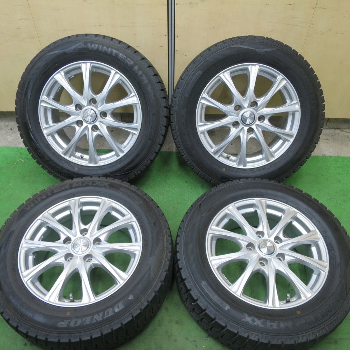 バリ溝 キレイ 9.5分以上 スタッドレス 215 60R16 ダンロップ ウインターマックス WM02 JOKER ジョーカー 16インチ PCD114.3 5H 5091701TTス