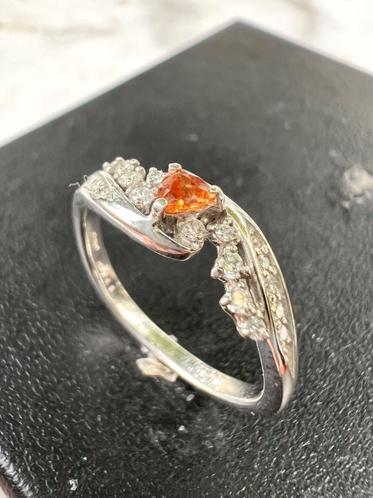 三つの願いを叶える石トリプライトダイヤモンドリング