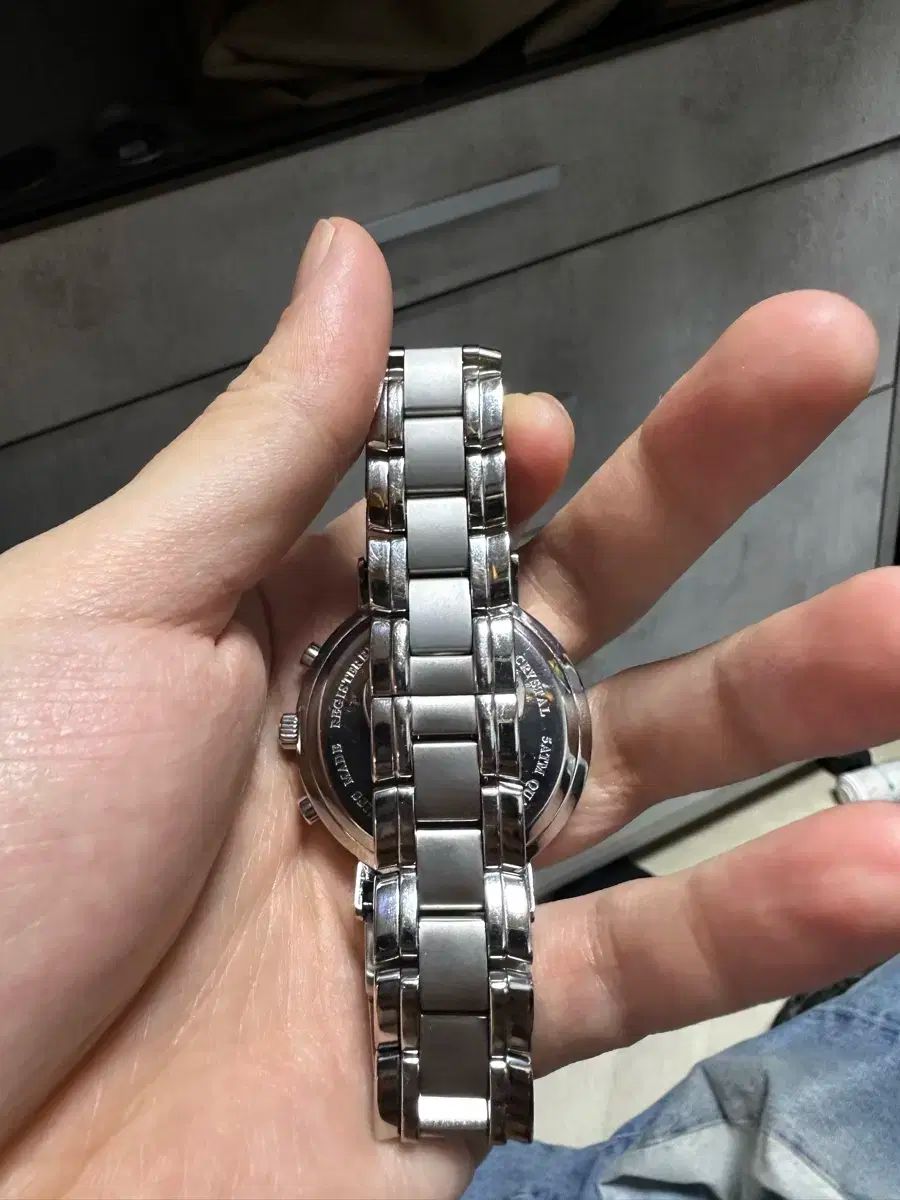 電池交換済】FENDI フェンディ 腕時計 4500L クロノグラフ ホワイト