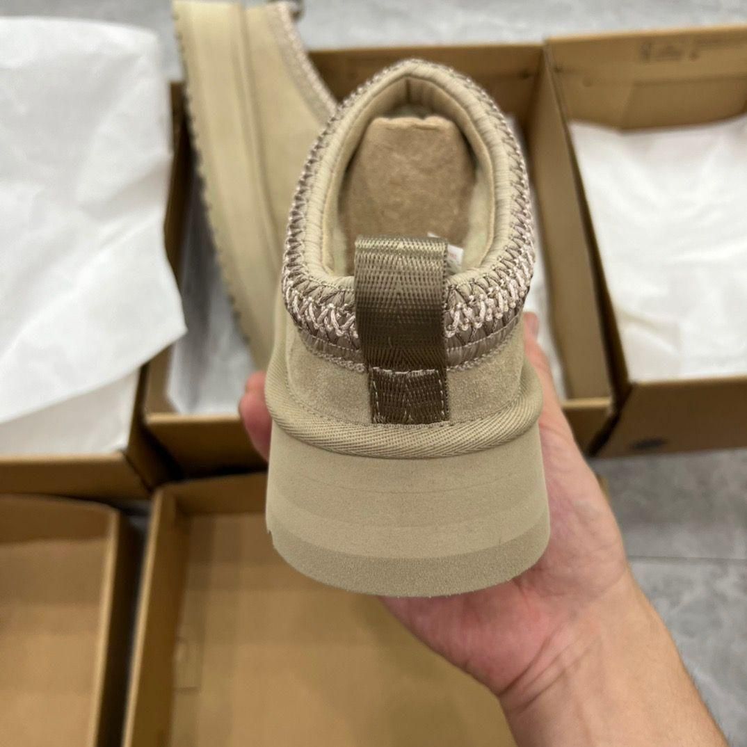 新品、 UGG アグ TAZZ タズ Chestnut 厚底ファーサンダル サンドカラー