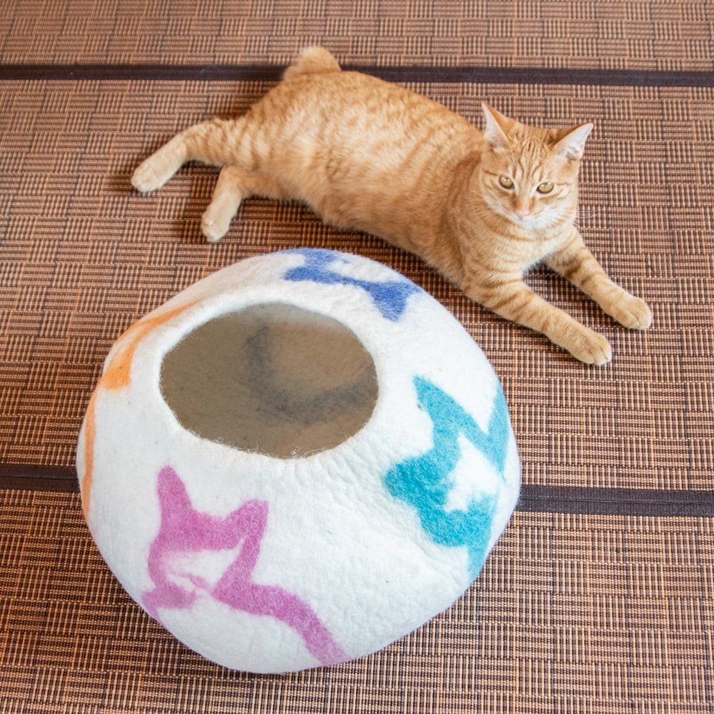 ネパールフェルトの猫ちぐら