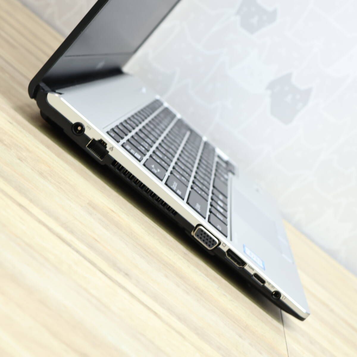 ☆超美品 高性能8世代4コアi5！新品SSD128GB メモリ8GB☆