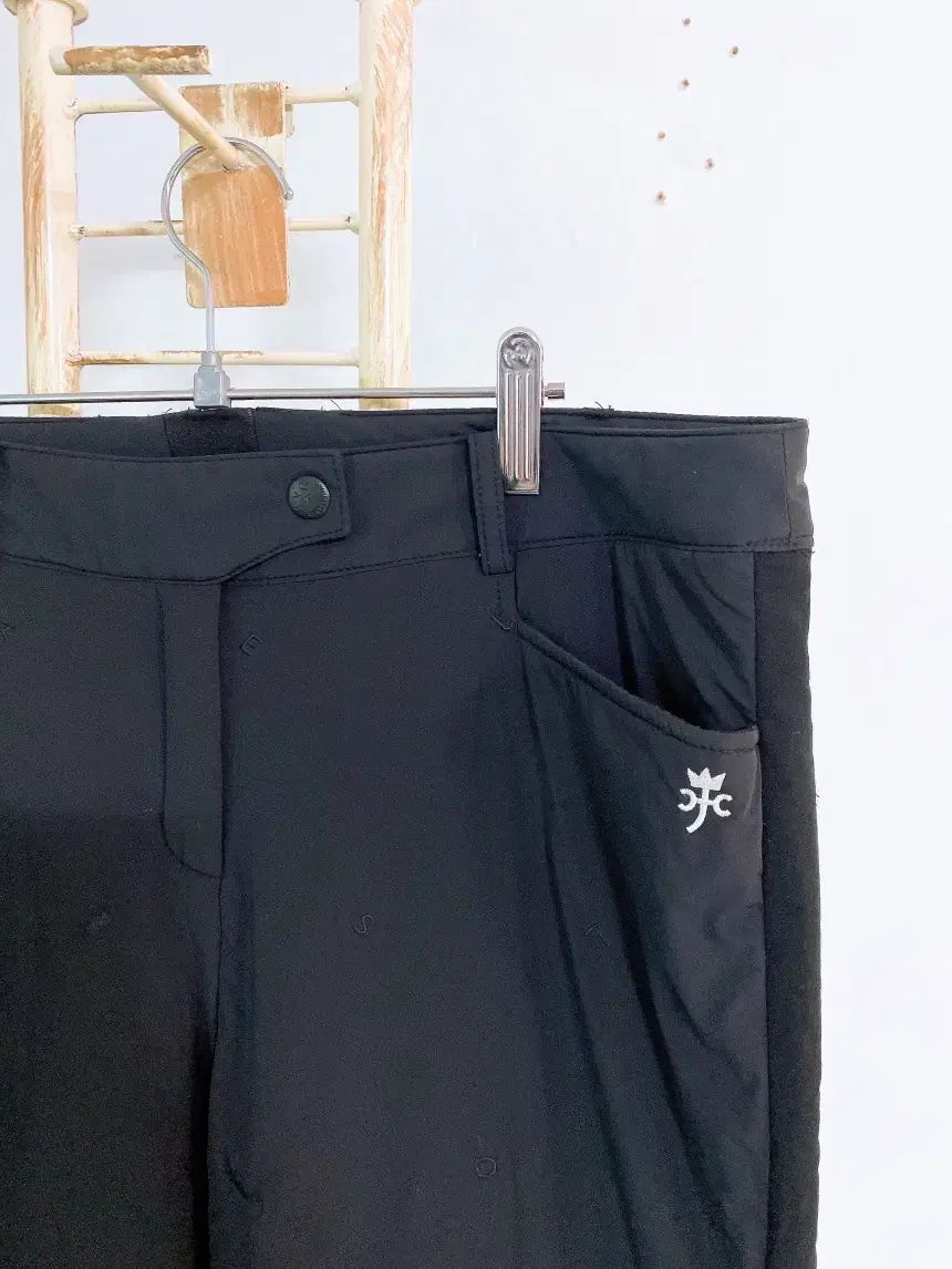 モンヴィンテージ 32 インチ カステルバジャック ゴルフ レディース マルチ刺繍軽量ダウンパンツ