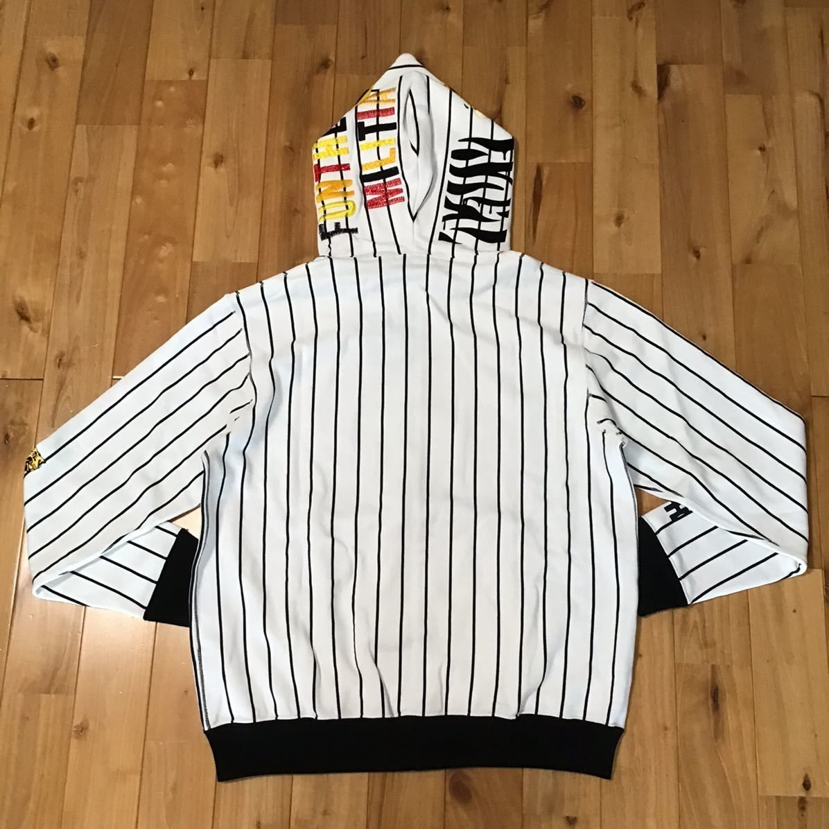 BAPE 阪急うめだ限定 阪神タイガース タイガー パーカー ☆新品☆ 阪急うめだ限定 阪神タイガース タイガー パーカー Mサイズ