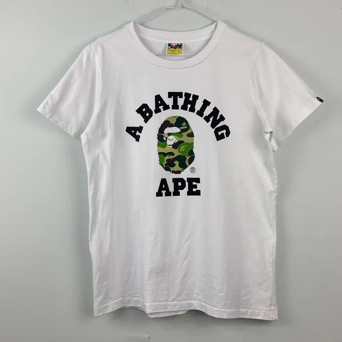 [極美品] A BATHING APE カレッジ 半袖 Tシャツ ホワイト A BATHING APE(アベイシングエイプ) カモフラージュ カレッジ