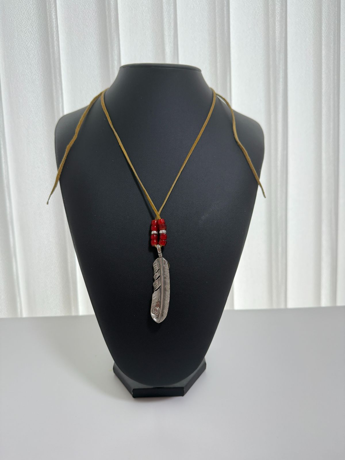 ゴローズ 上金特大フェザー左 ビーズ鹿革紐キャメルセットアップ