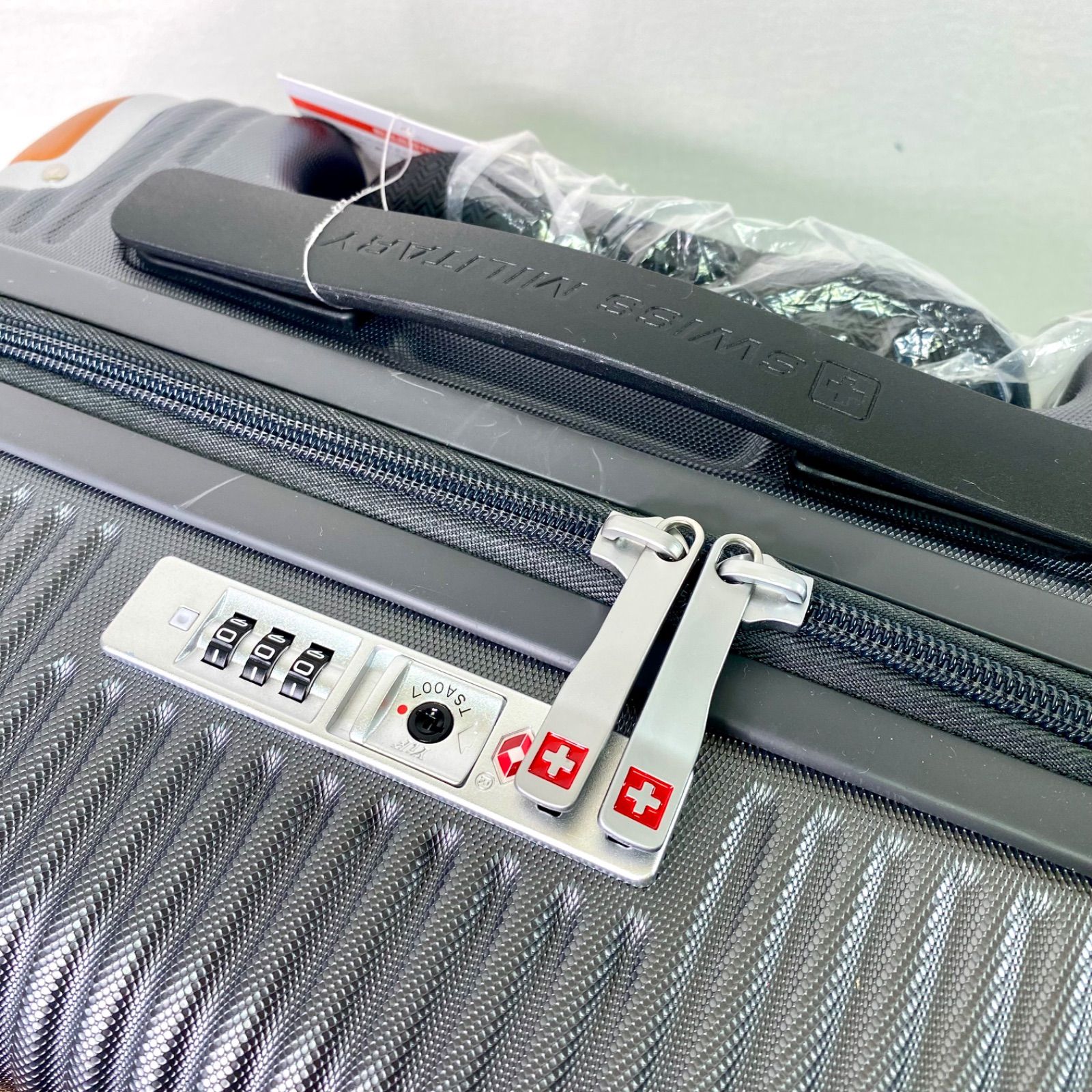 スイスミリタリー 38.5 機内持ち込み キャリーケース グレー 新品未使用 スイスミリタリー スーツケース 20インチ 38.5L 機内