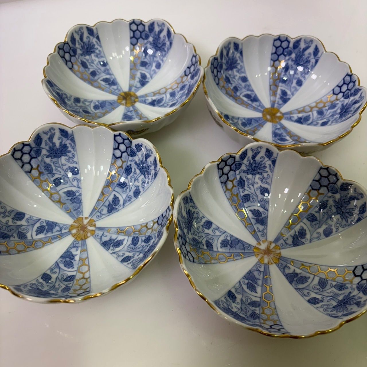USED】有田焼 西山窯 古伊万里 金彩染付亀甲唐草文 菊割小皿5点セット