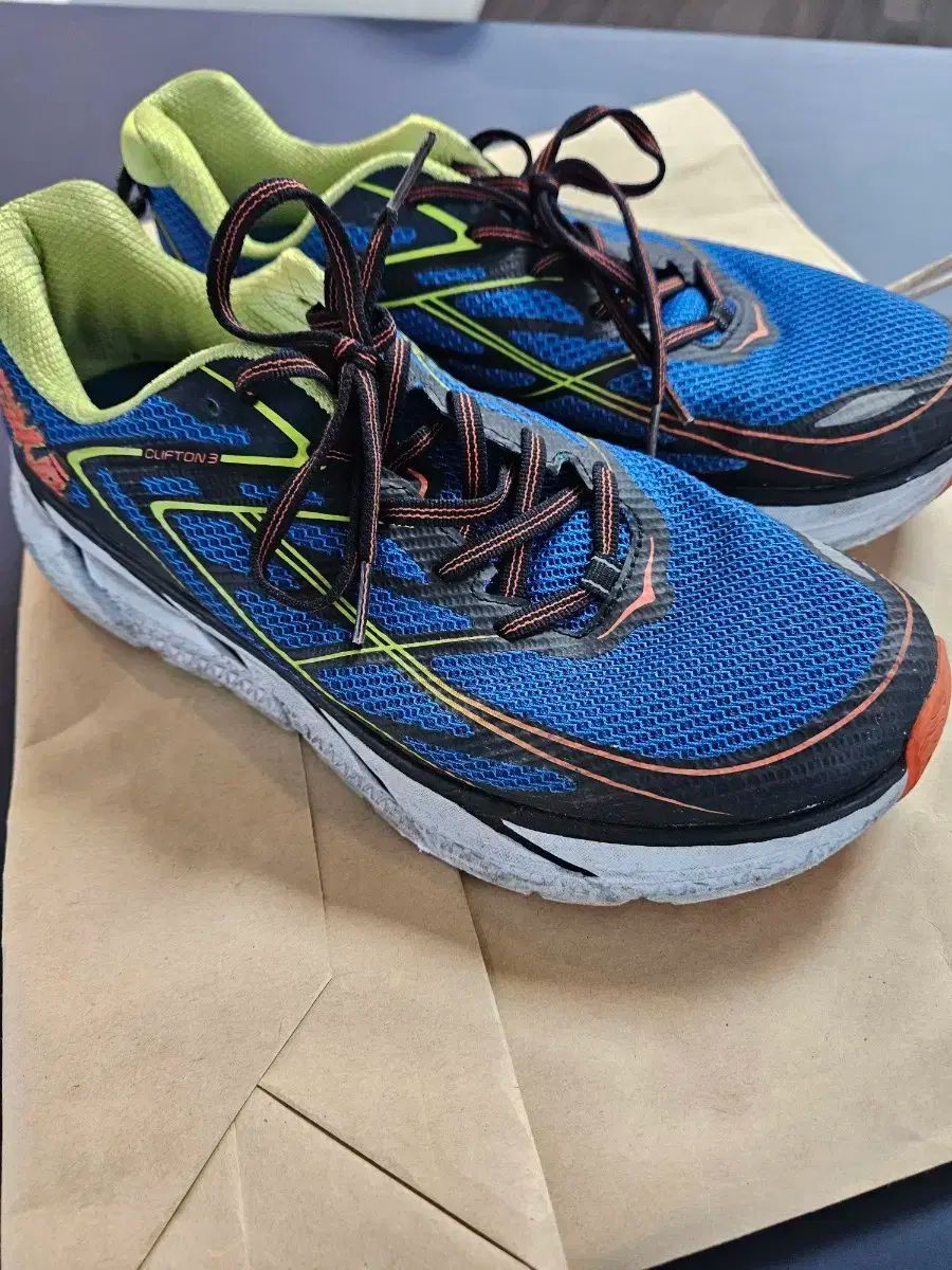 HOKA ONE ONE ホカオネオネ クリフトン 3