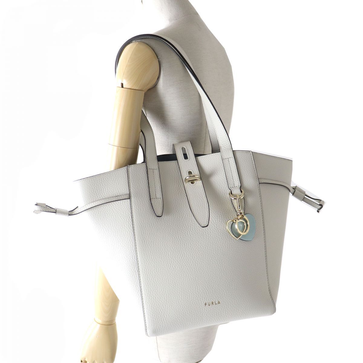 極美品△FURLA フルラ NET M レザー トートバッグ VENUS ハート形  