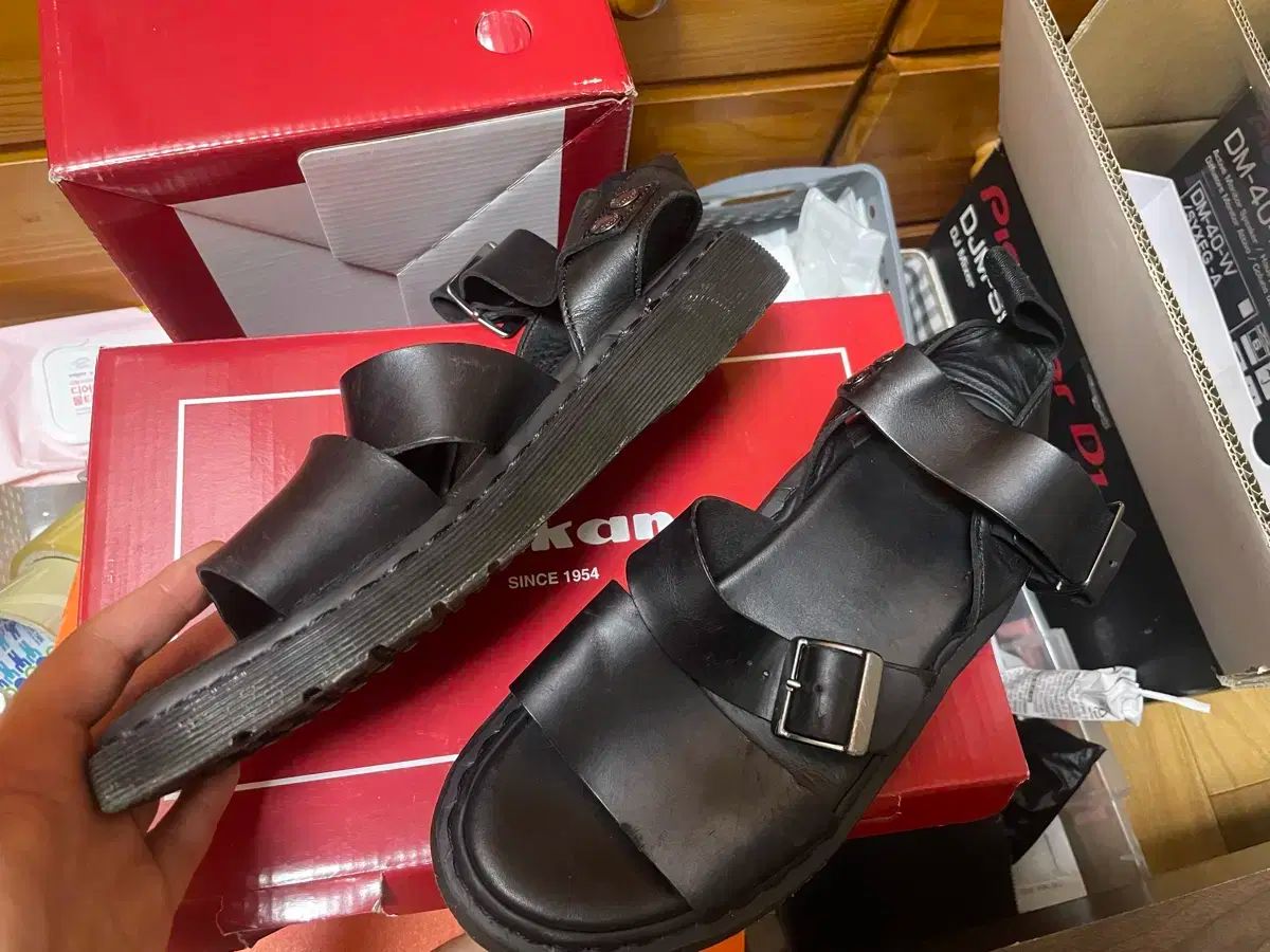 DR. MARTENS ドクターマーチン グリフォン サンダル US8 260