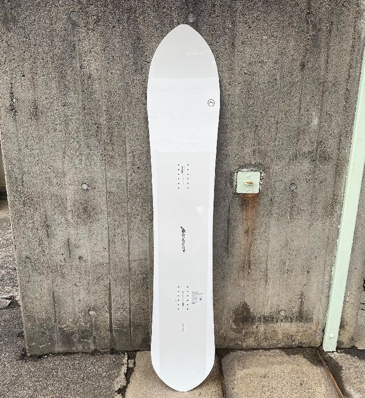 NOVEMBER BACKCITY/ ノベンバースノーボードバックシティ（パウダー