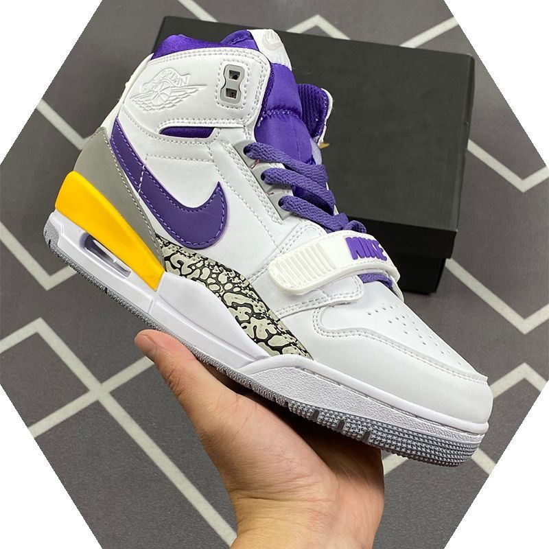 本日の新品は未使用です Nike Jordan Legacy 312  High#0 並行輸入品【AT4040-106】