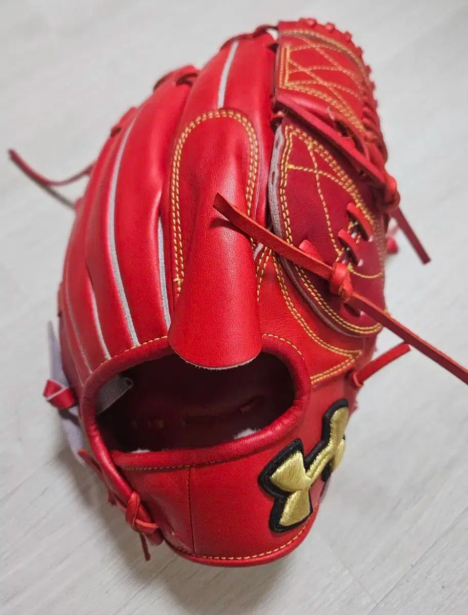 アンダーアーマー硬式投手限定カラー アンダーアーマー 硬式グローブ 投手用 (金子千尋モデル) アンダー