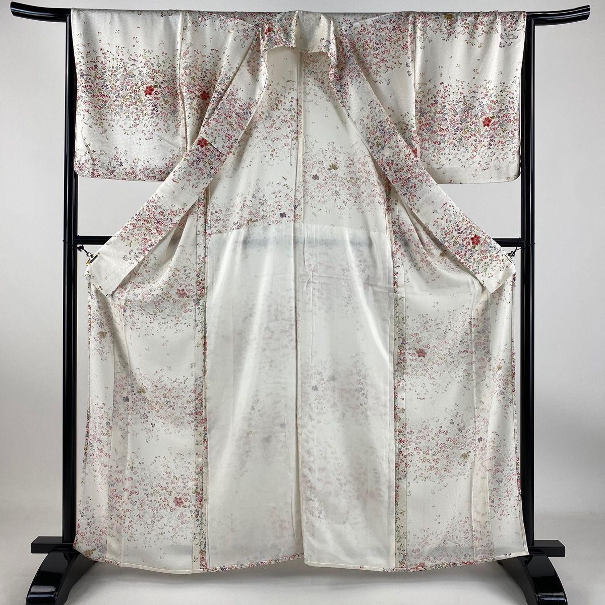 小紋　身丈162cm裄丈66.5cm 葉と実霰金銀彩薄紫正絹 美品秀品 小紋 身丈162cm裄丈66.5cm 葉と実霰金銀彩薄紫正絹 美