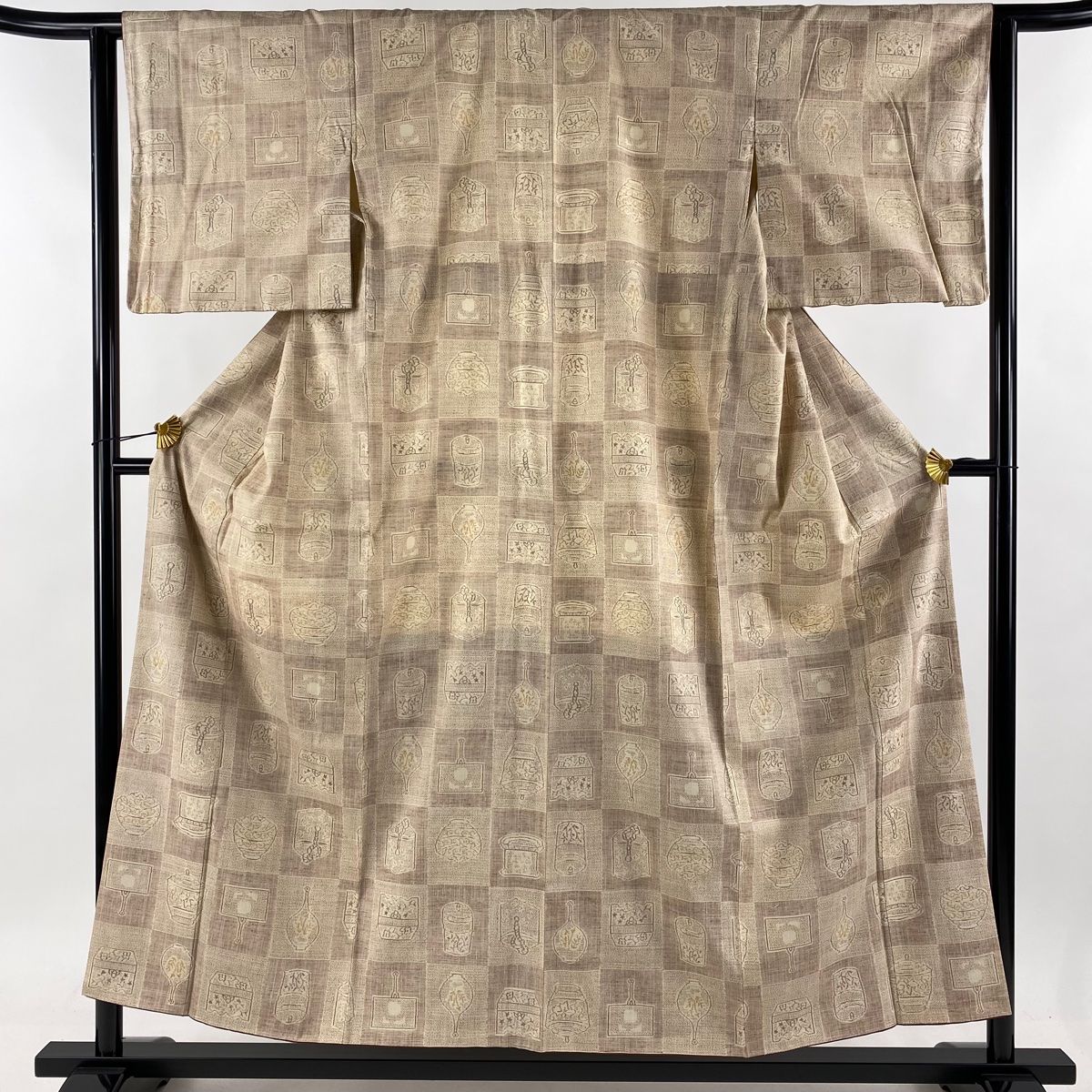結城紬 身丈155.5cm 裄丈63cm S 袷 本場結城紬 奥順 証紙 器物文 亀甲絣 薄茶色 正絹