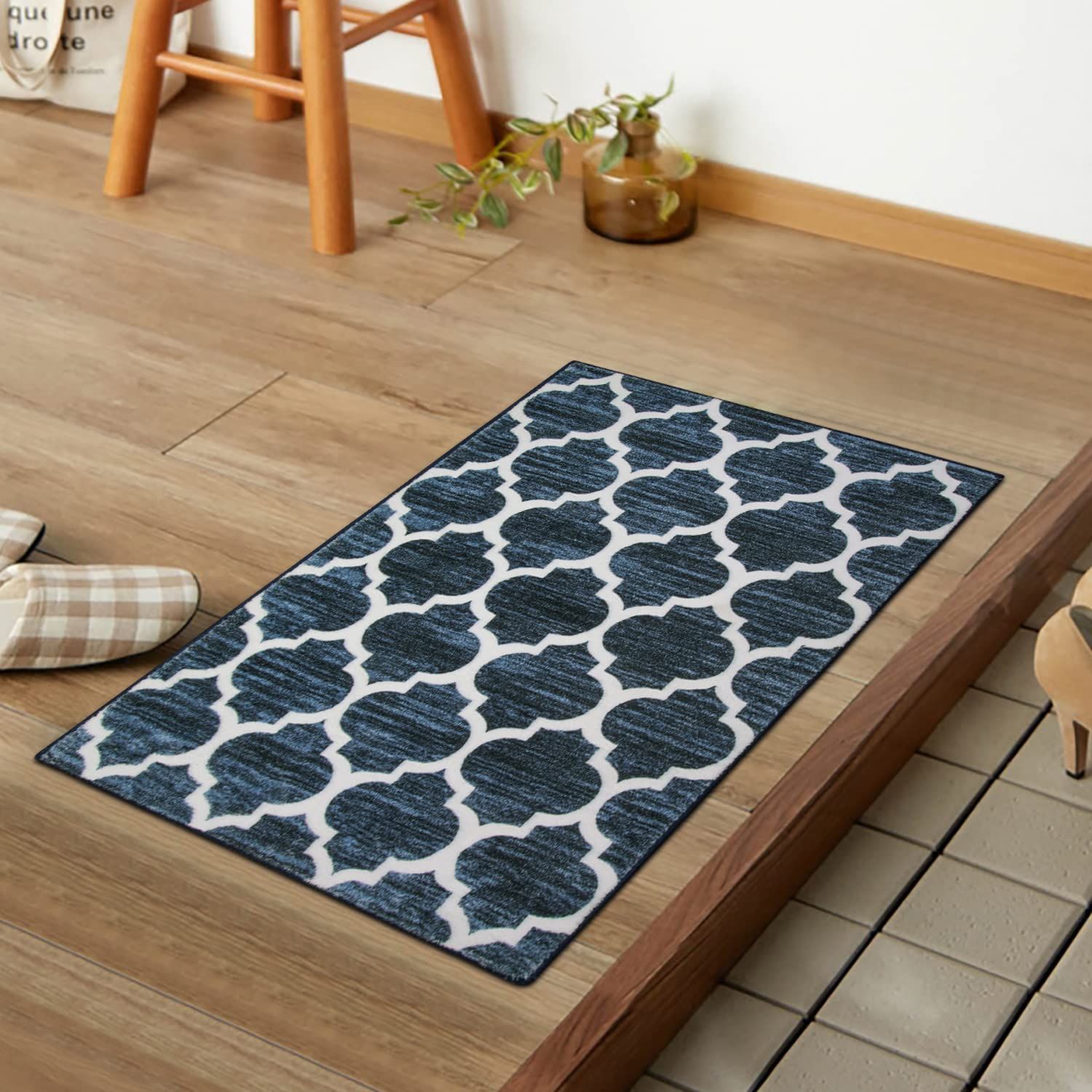 売切注意 お急ぎ下さい HAOCOO 玄関マット モロッコ柄 北欧風 室内 50х80cm 小さい ラグ おしゃれ 洗える 長方形 ふわふわ 滑り止め 低反発 防音 ラグマット 屋外 泥落とし アンティーク オールシーズン適用 抗菌防臭 軽量 ネイビー