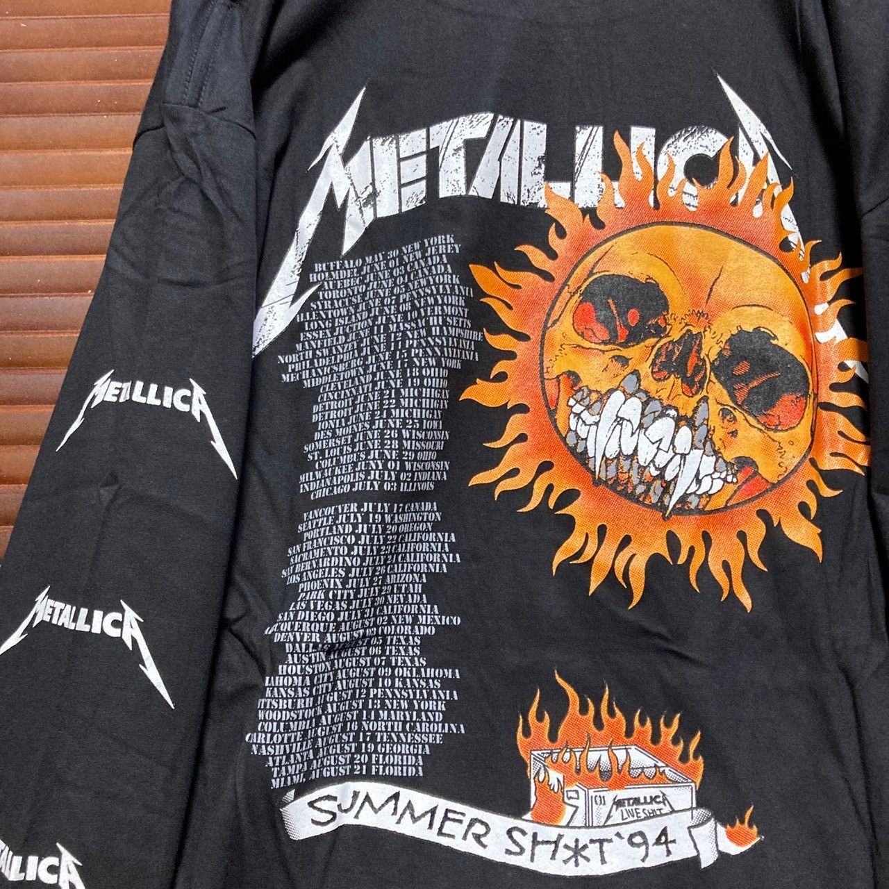 メタリカ METALLICA 黒 長袖 Tシャツ ロンT バンド ロングスリーブ デザイン 袖 両面 プリント 派手 奇抜 古着 ビンテージ vintage ロック パンク メタル ヒップホップ ラッパー アーティスト 7部袖 カットソー