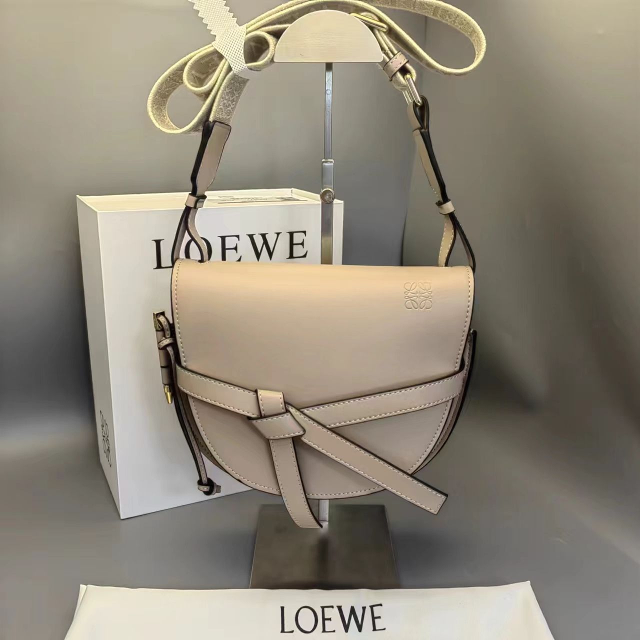 早い者勝ち！LOEWE ロエベ ショルダーバッグ - メルカリ