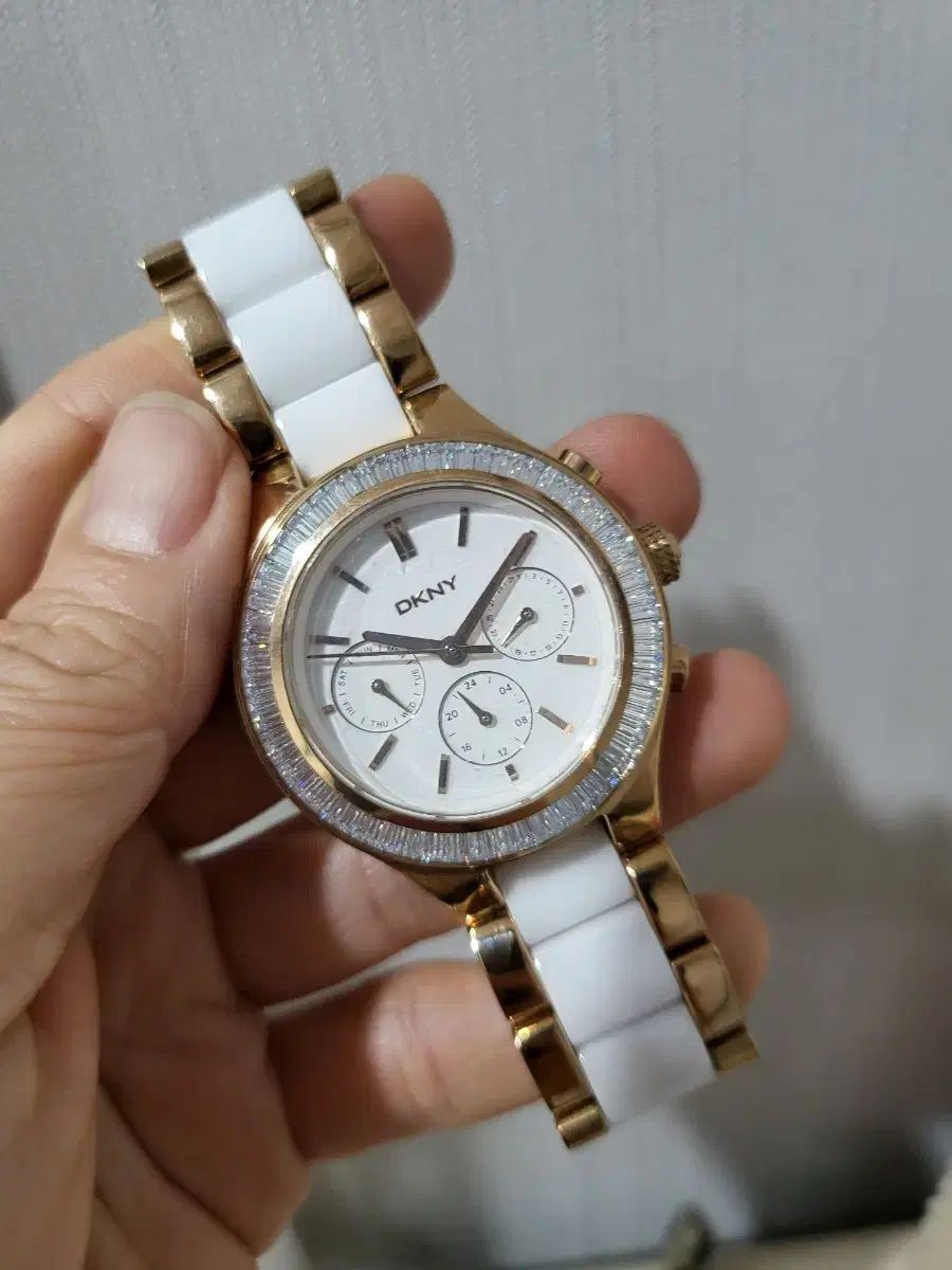 dkny 女性 キュービック 時計 メタル