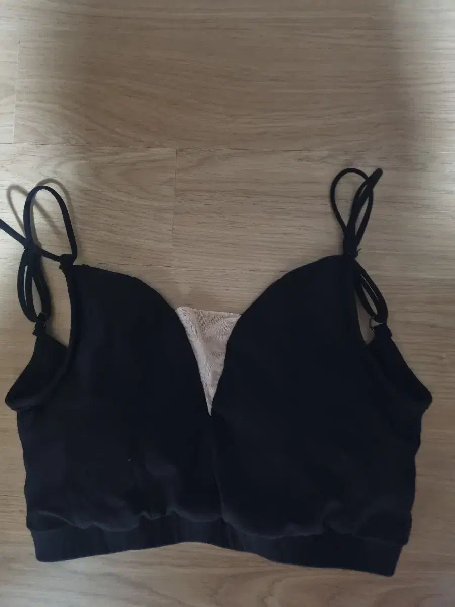 ブラック トップス